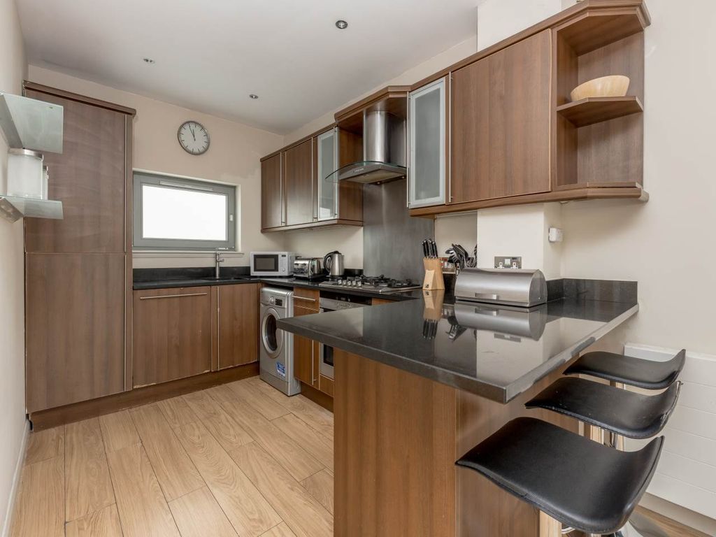 Property photo 2 of 10 Kitchen (1)