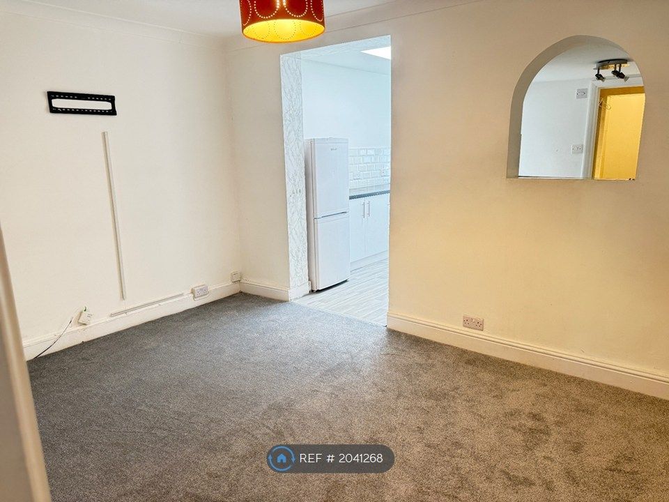 Property photo 3 of 11 Dining Room