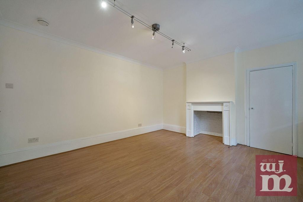 Property photo 3 of 11 Reception Room
