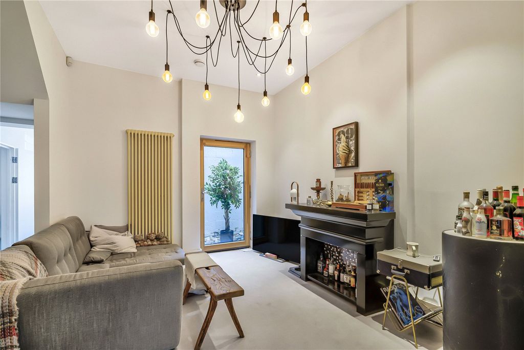 Property photo 2 of 7 Picture No. 11