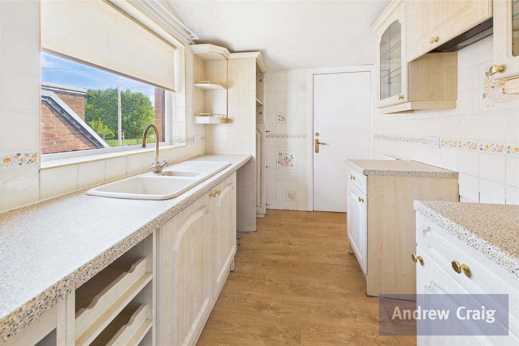 Property photo 3 of 8 Kitchen