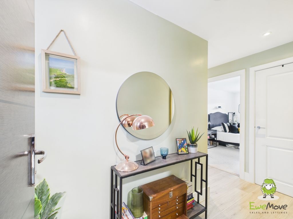 Property photo 2 of 25 Cam03778G0-Pr0369-Still010