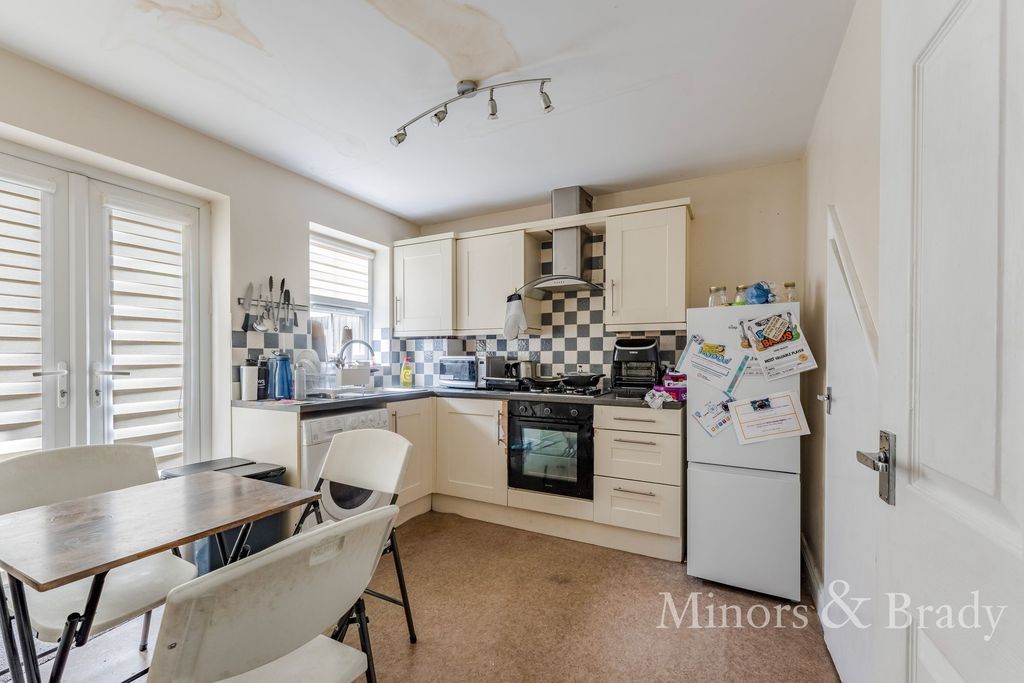 Property photo 2 of 14