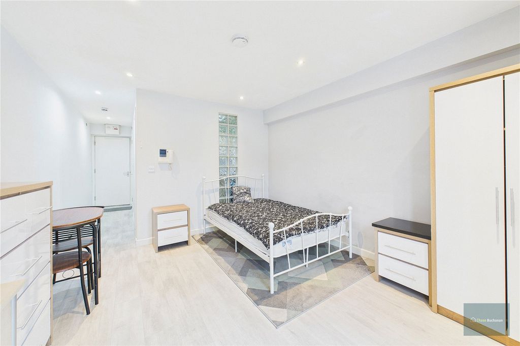 Property photo 2 of 4 Picture No. 04