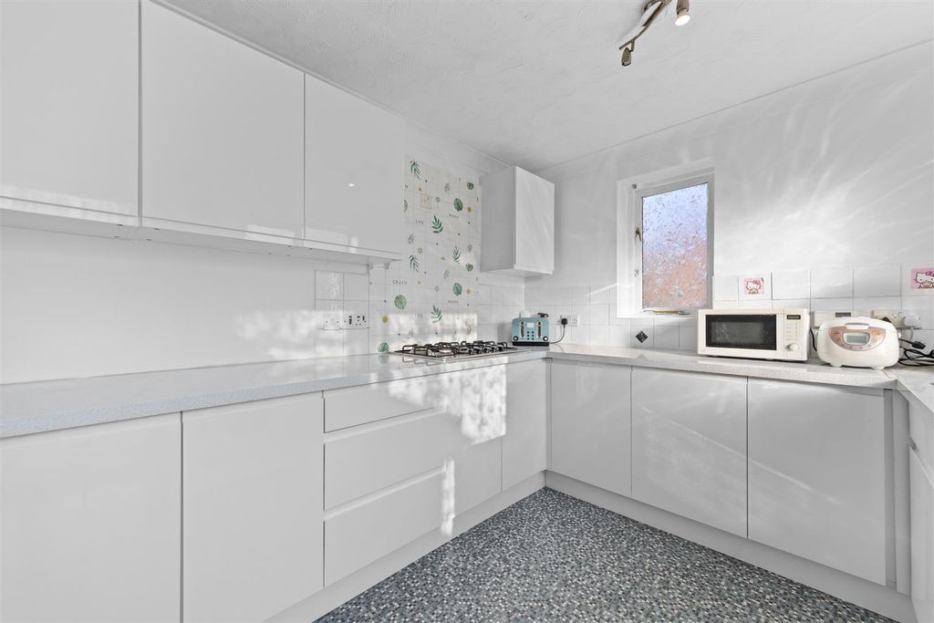 Property photo 3 of 17 49Brafordgardensweb13.Jpg