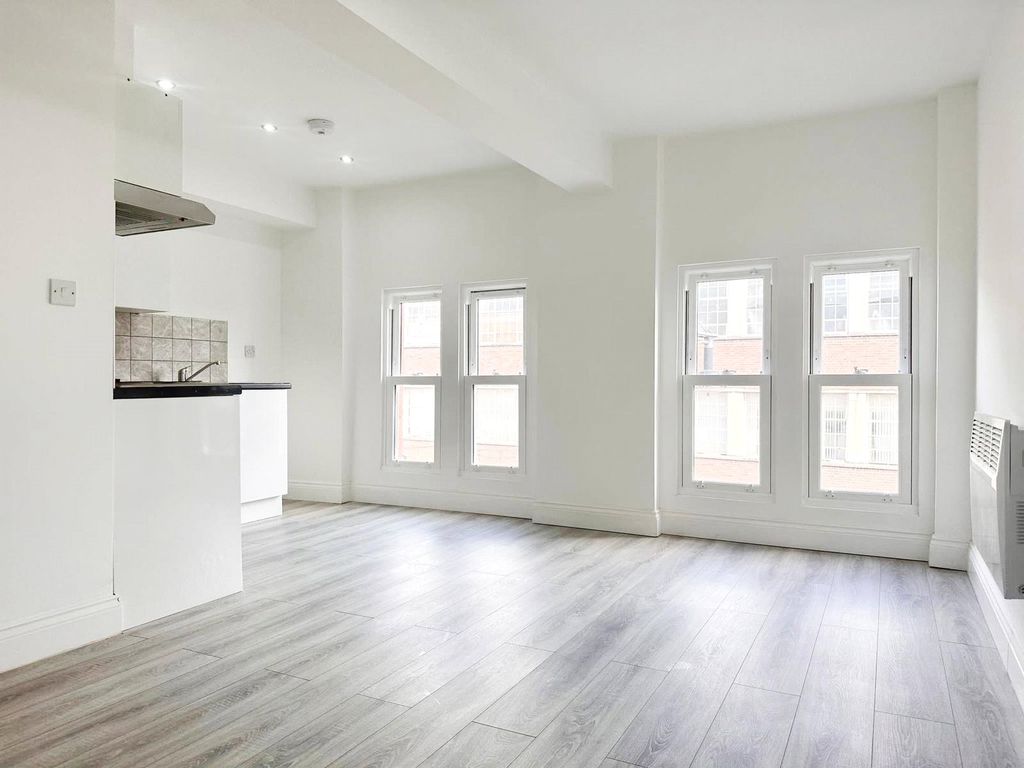 Property photo 2 of 6 Studio Apartment