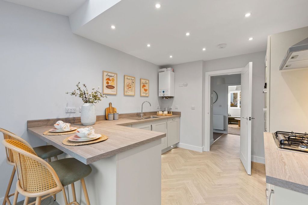 Property photo 3 of 34