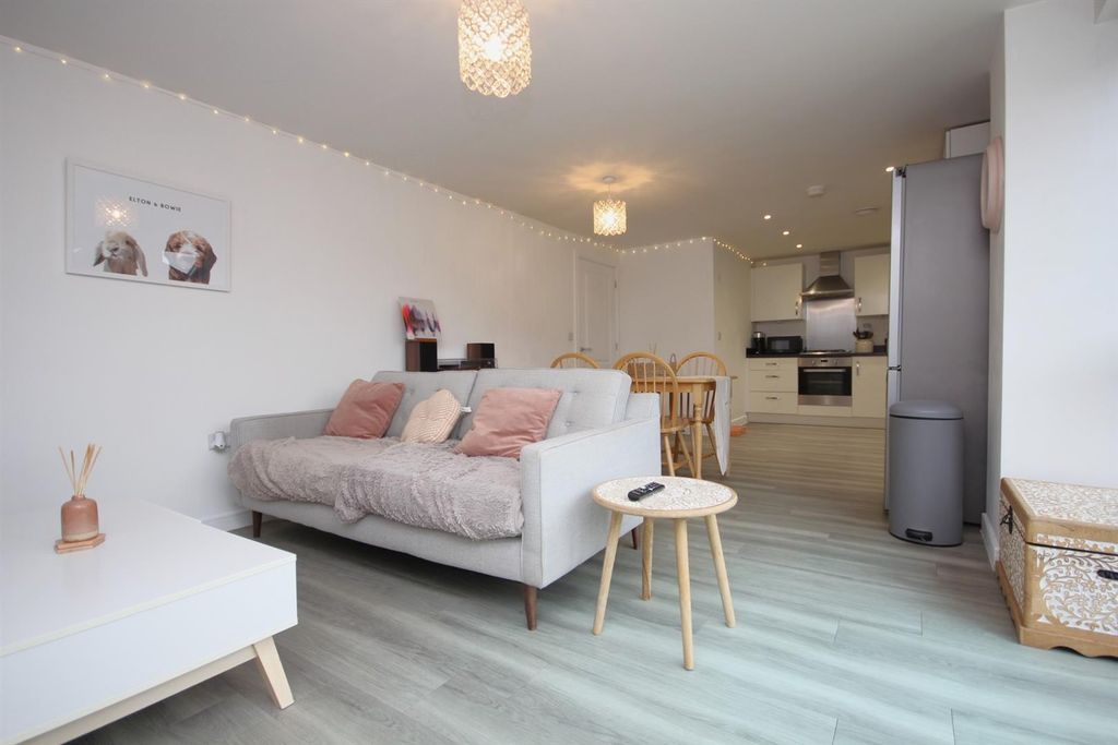 Property photo 3 of 10 Img_8237.Jpg