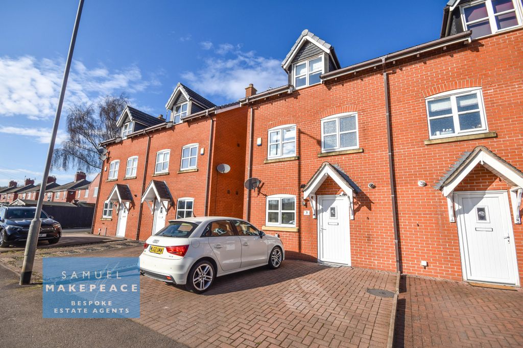 Property photo 1 of 25 Three Bedroom Semi Detached Property