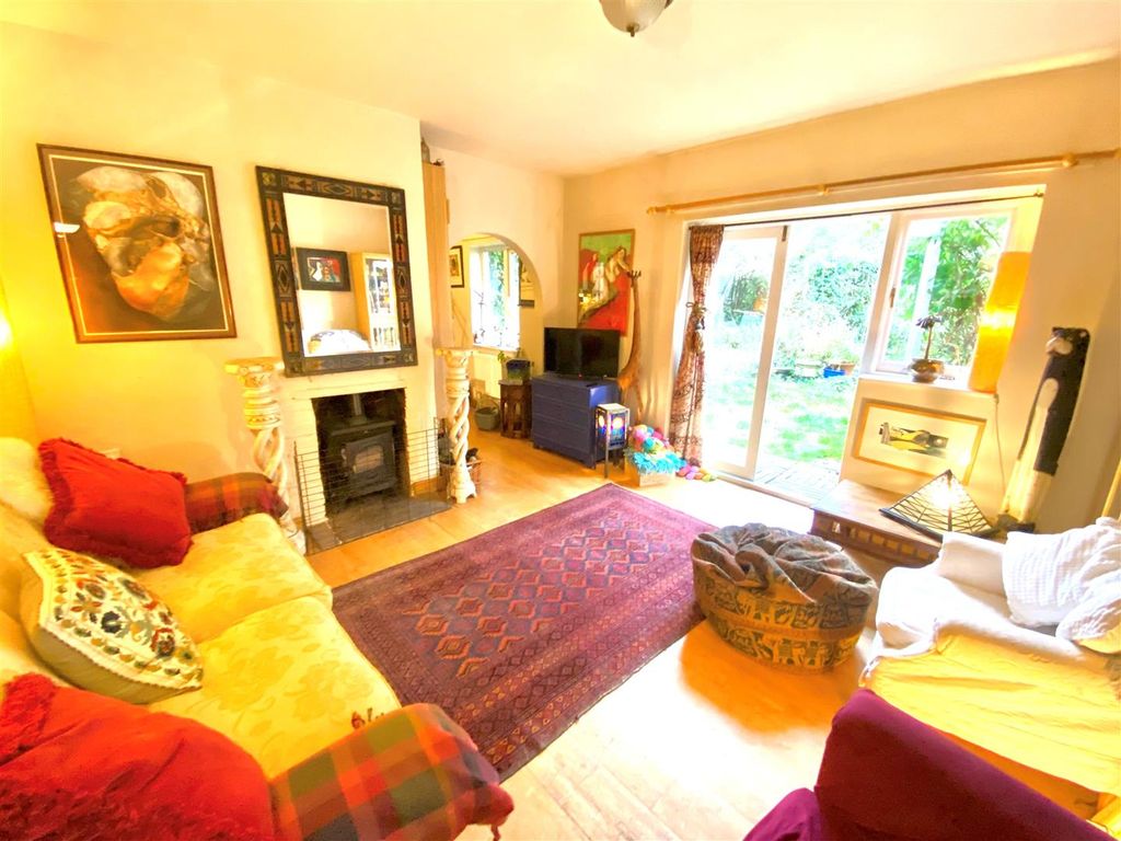 Property photo 3 of 18 Lounge 2.Jpg