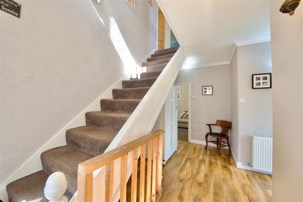 Additional image 8 of 4 bed property for saleWood Lane, Dagenham RM8