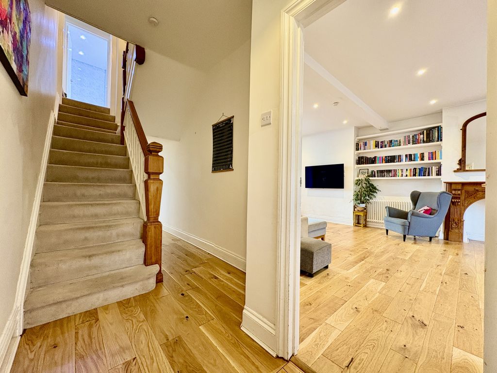 Property photo 2 of 28 Gallery