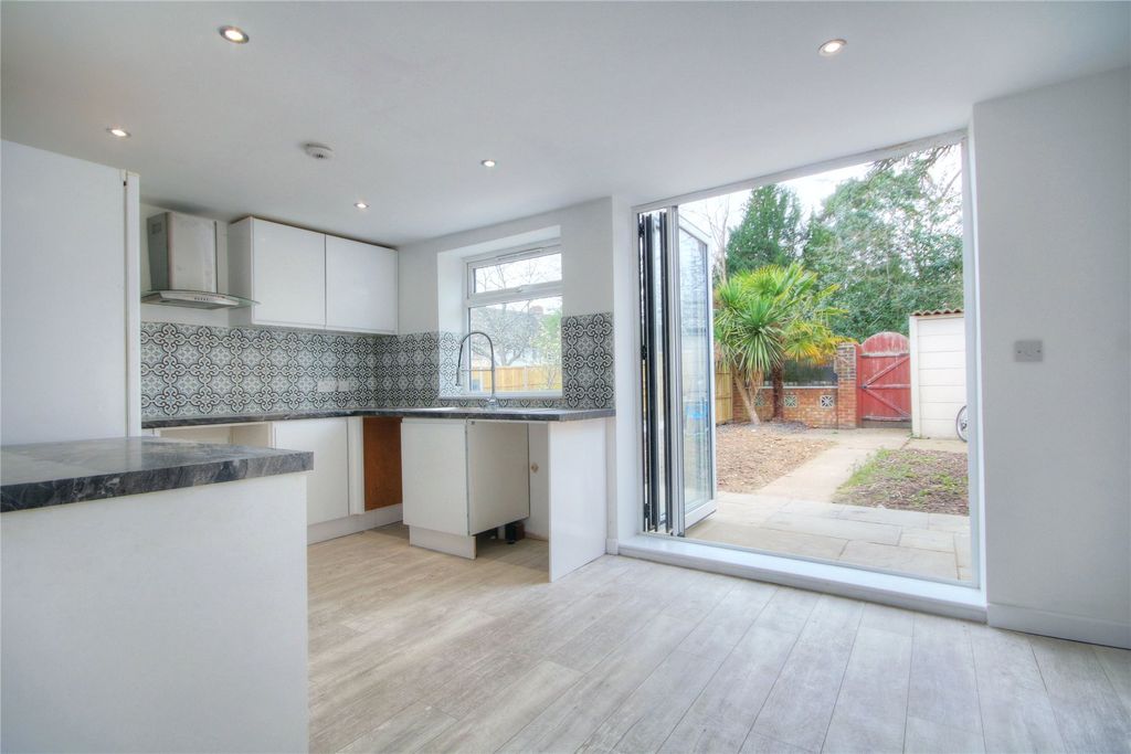 Property photo 2 of 13 Picture No. 10