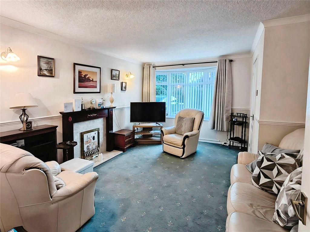 Property photo 2 of 15 Lounge