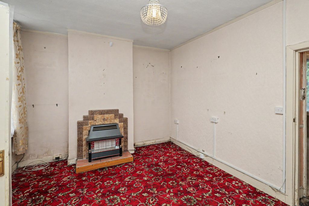 Property photo 3 of 17 179 Gainsborough Avenue, Manor Park, London, E12 6Jn
