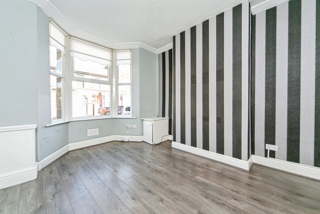 Property photo 3 of 17 Photo