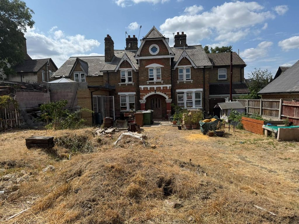 Property photo 1 of 21 Rear Garden