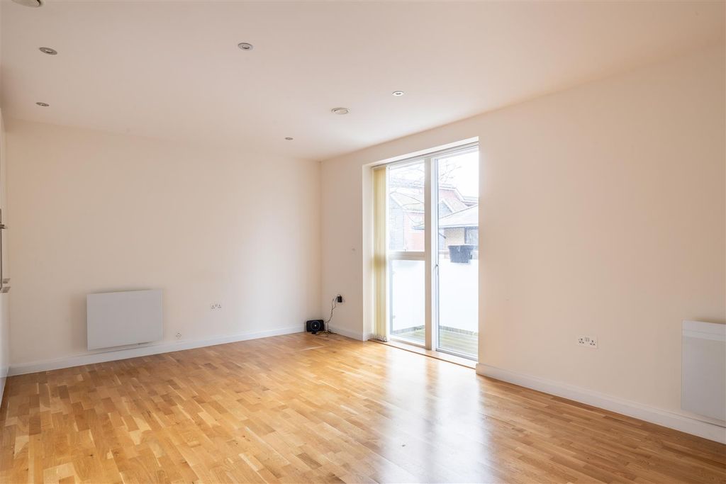 Property photo 3 of 15 16 Milton House-11.Jpg