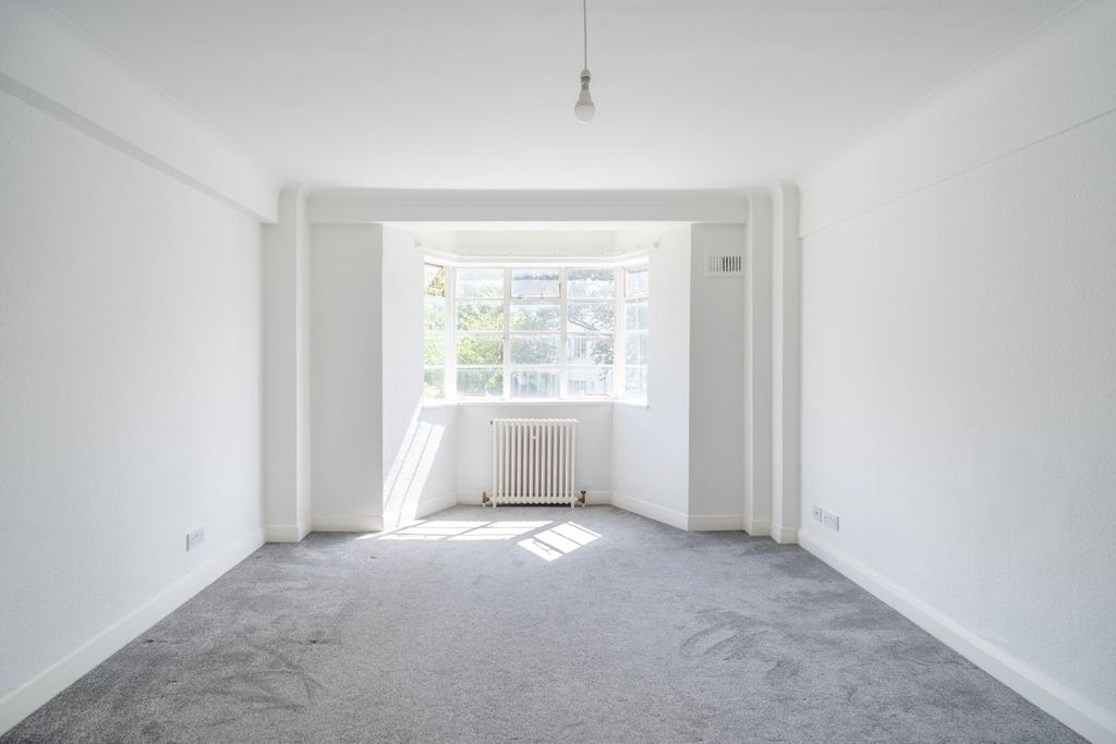 Property photo 3 of 10 Corner Fielde