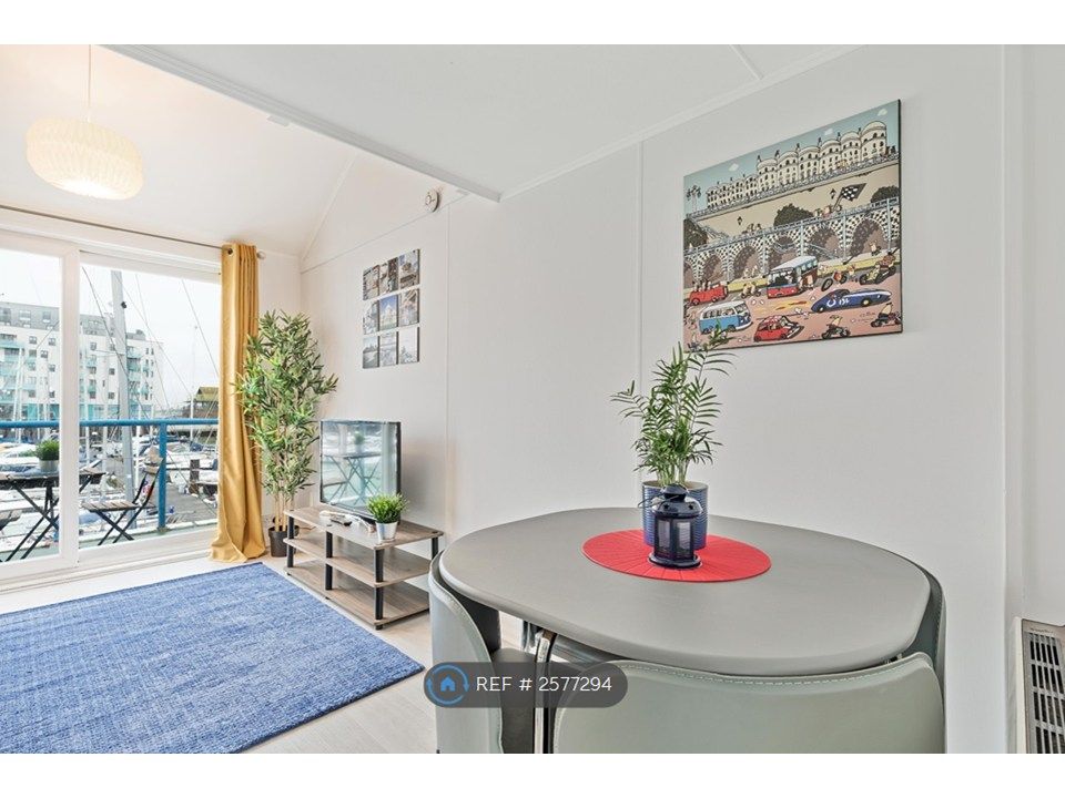 Property photo 3 of 17 Dining Area