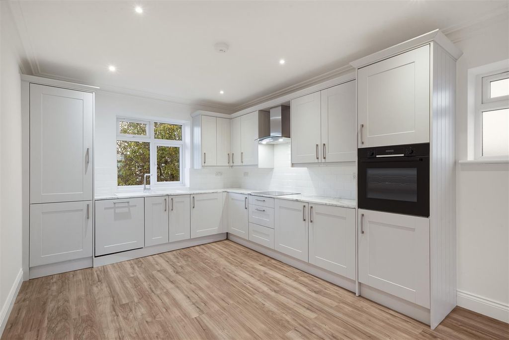 Property photo 2 of 14 First Floor 17 Shelley Gardens Wembley Ha0 3Qf - 0