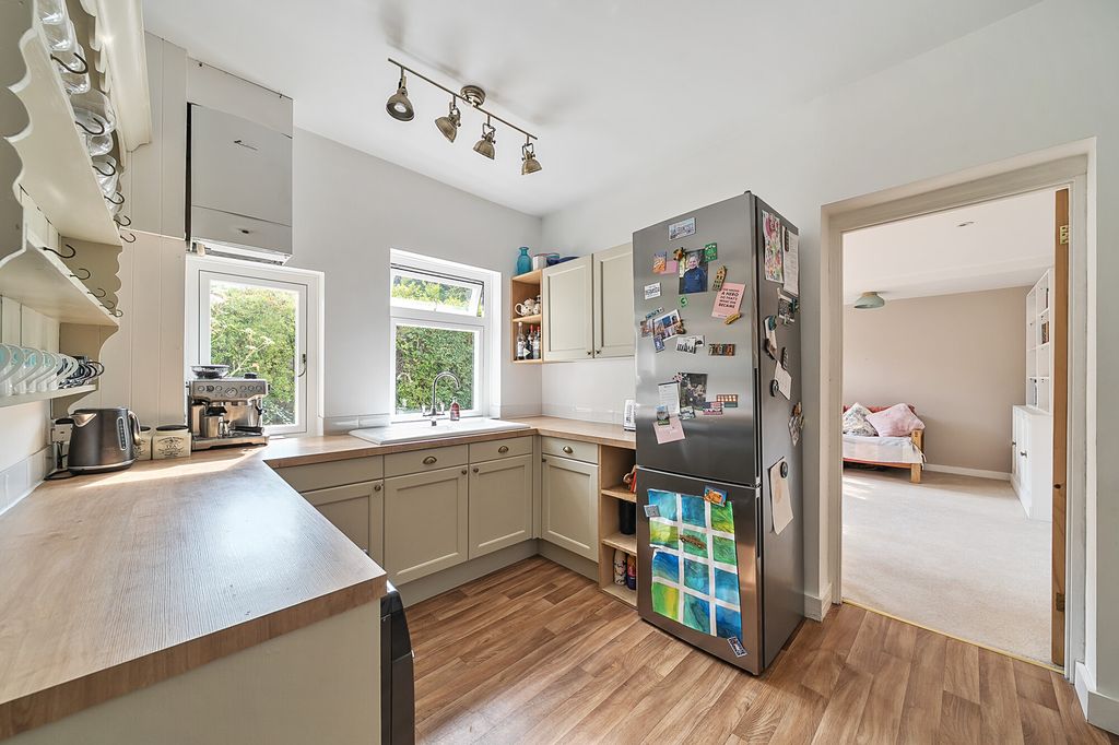 Property photo 3 of 23