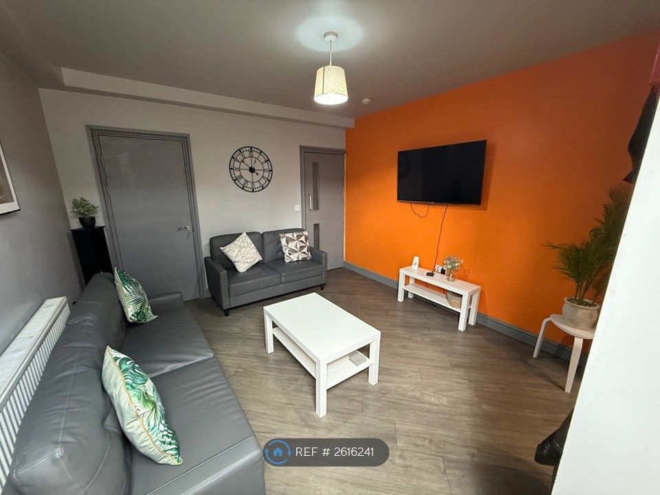 Property photo 3 of 15 Lounge