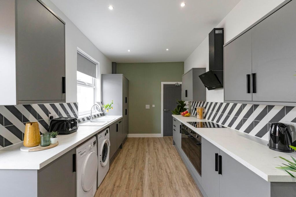 Property photo 3 of 21 Picture No. 03