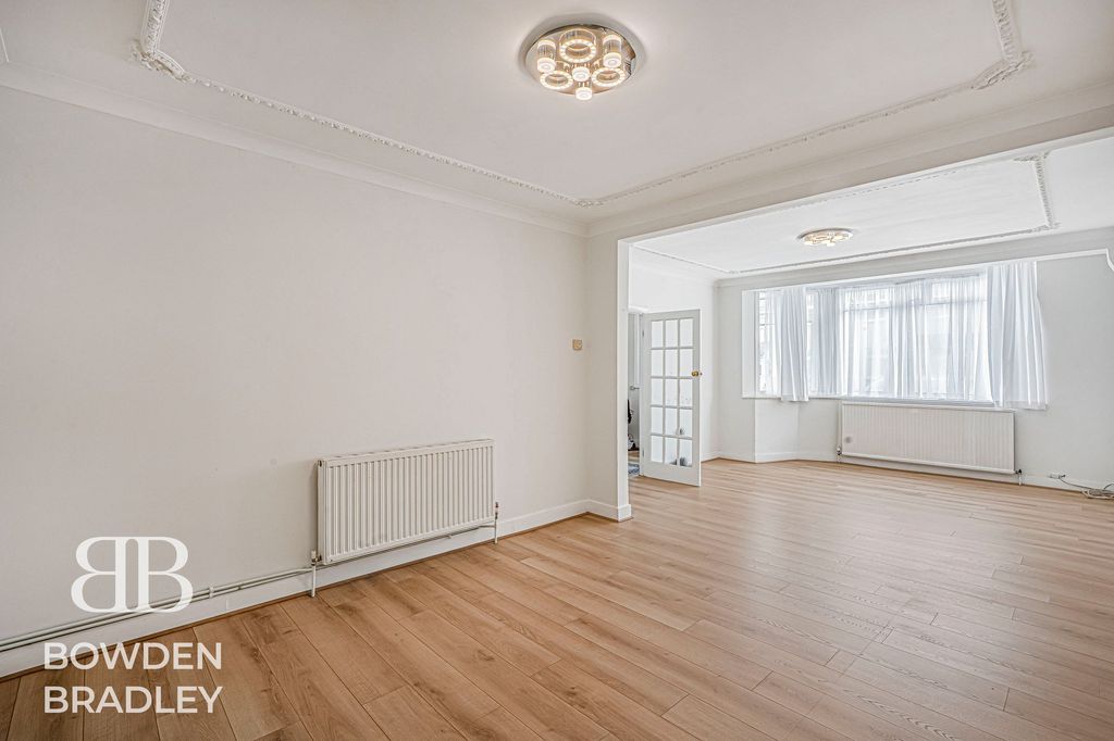 Property photo 3 of 33