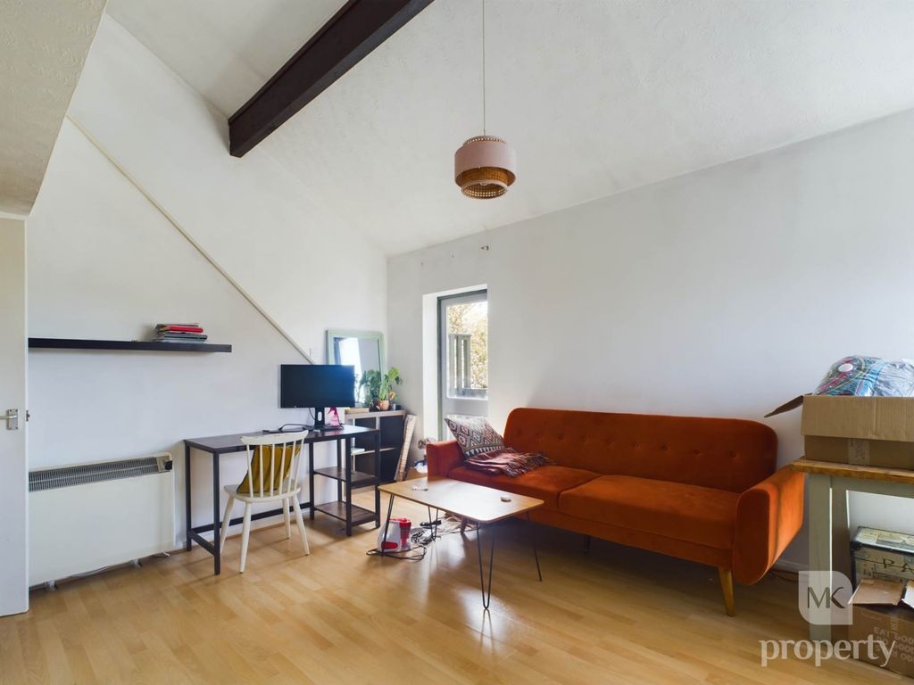 Property photo 2 of 6