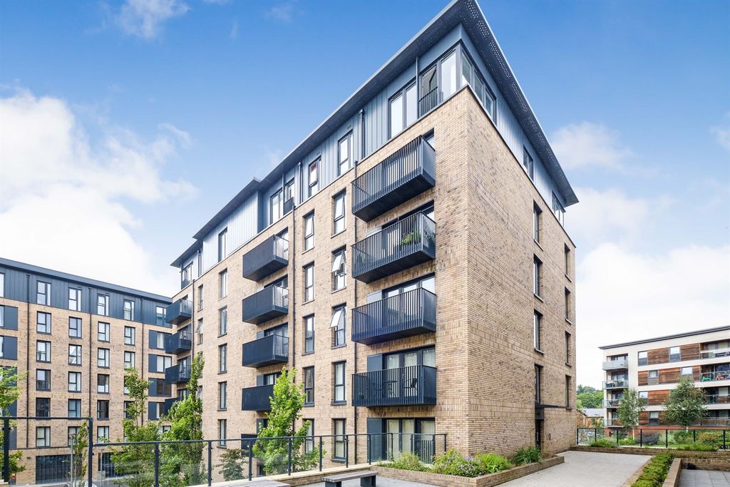 Property photo 1 of 8 Bedroom