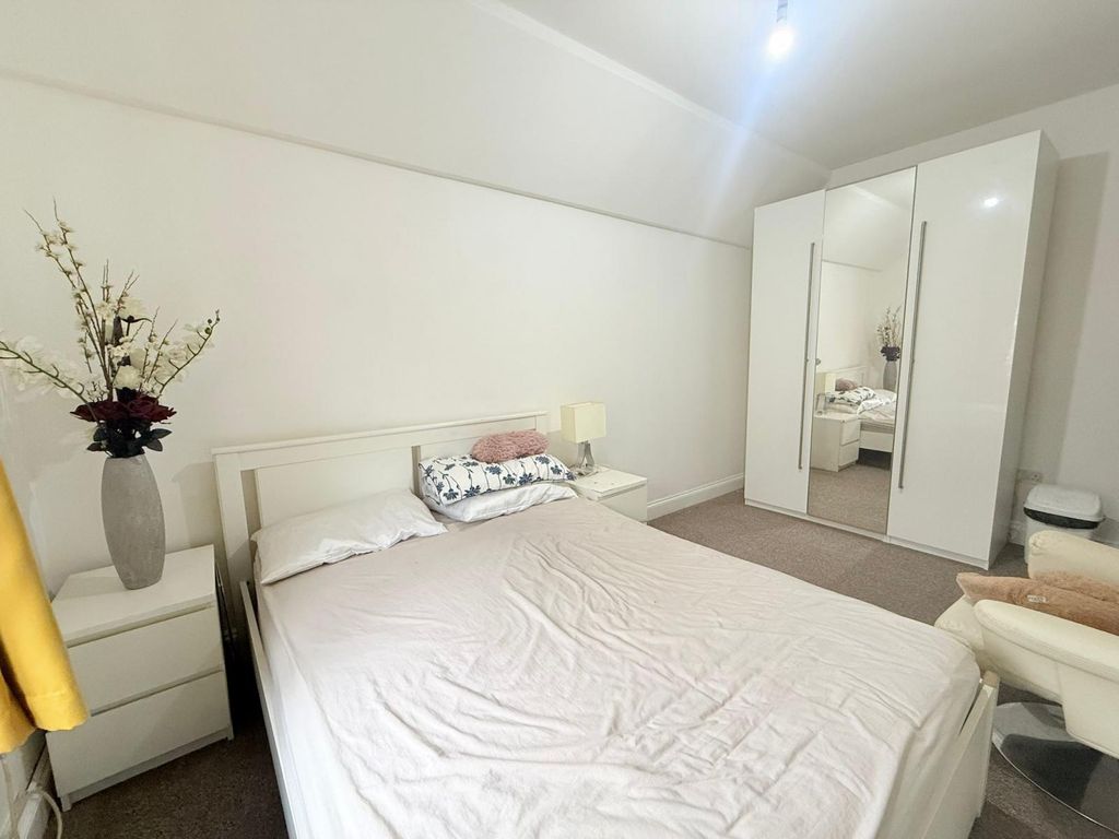 Property photo 3 of 7 Gallery