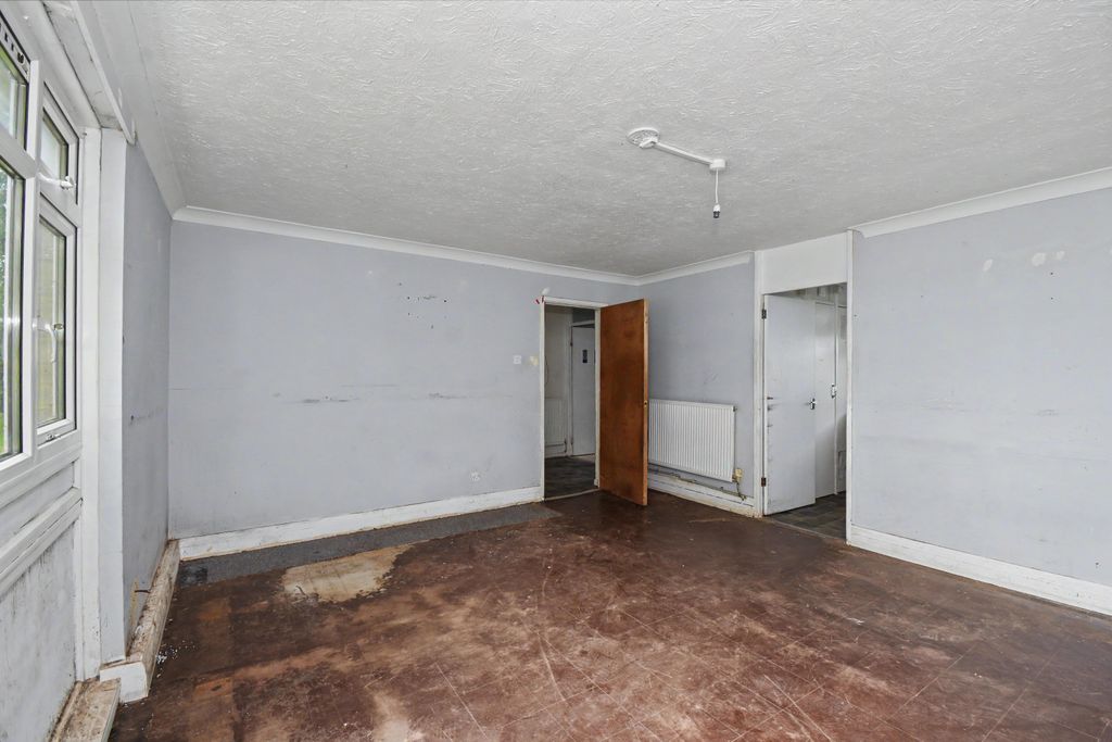 Property photo 3 of 14 153 Holbeck, Bracknell, Berkshire, Rg12 8Xg