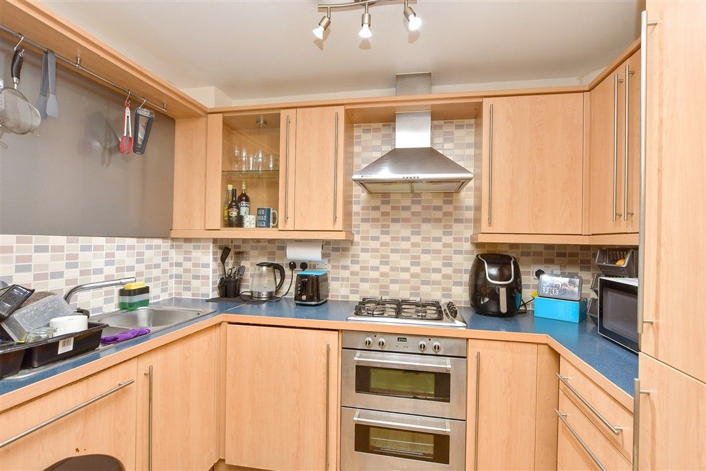 Property photo 3 of 7 Kitchen