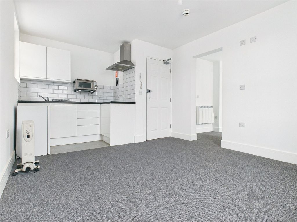 Property photo 1 of 8 Lounge Kitchen