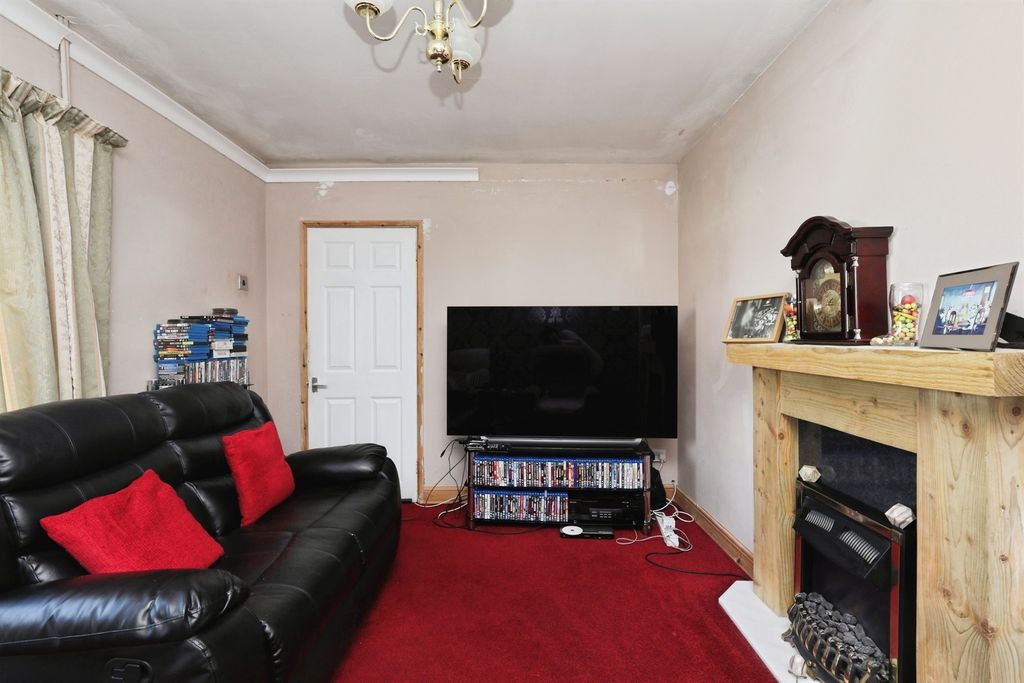 Property photo 2 of 13