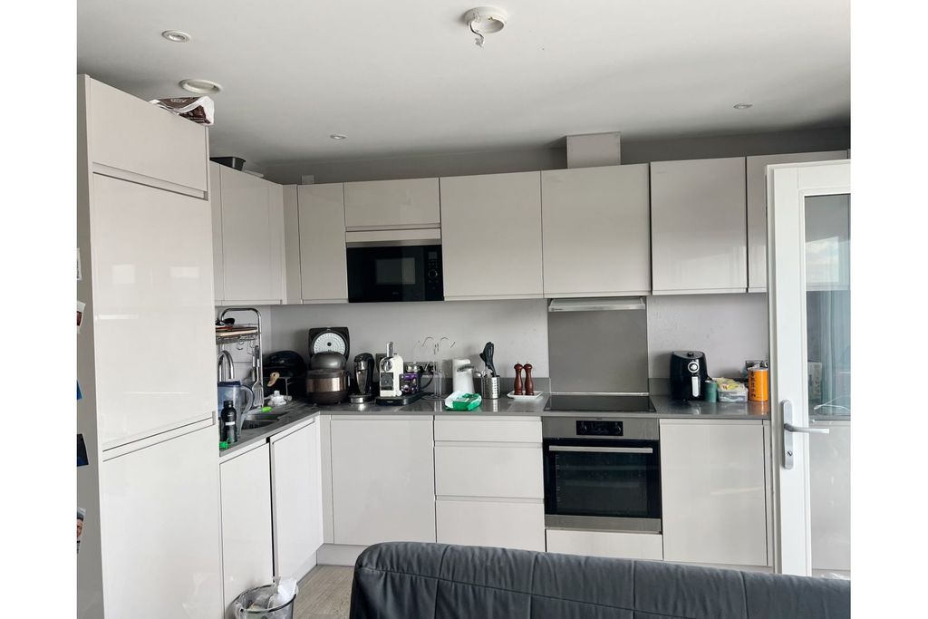 Property photo 2 of 14 Kitchen