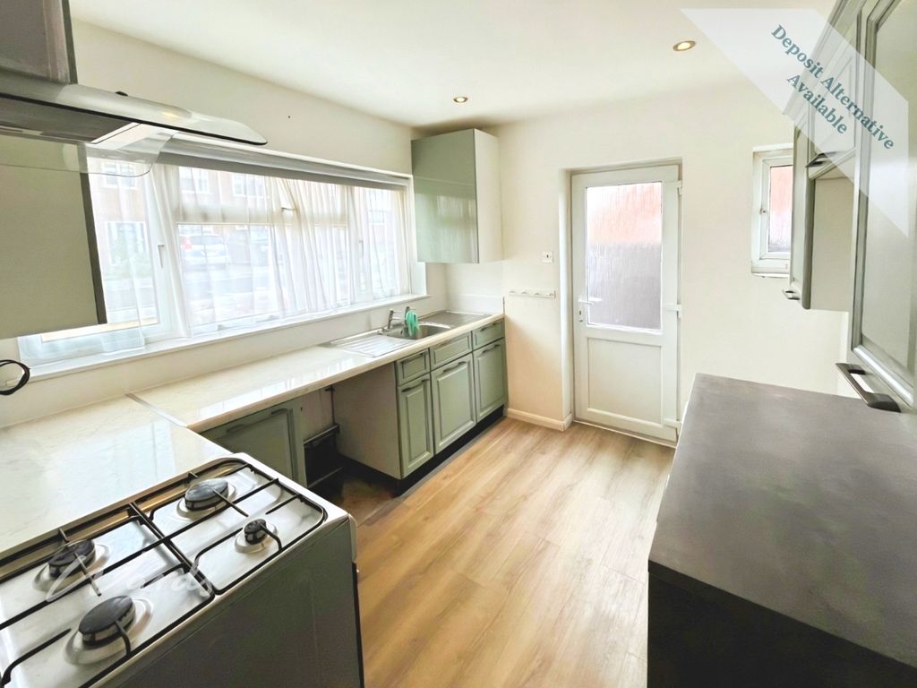 Property photo 3 of 8 Kitchen