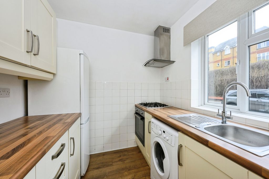 Property photo 3 of 20 Kitchen