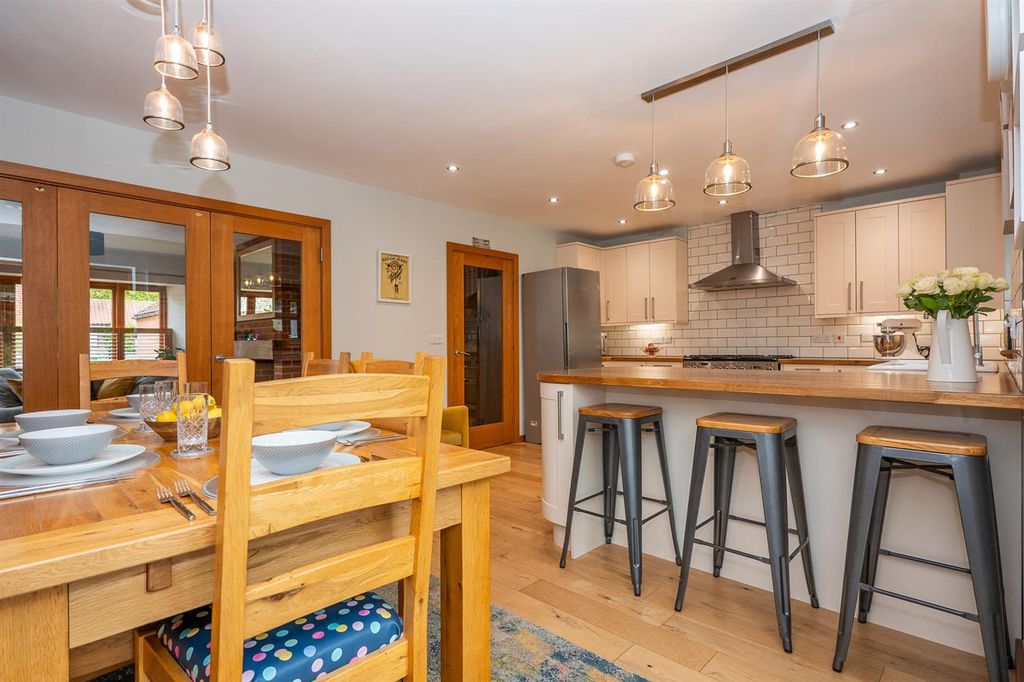 Property photo 3 of 23 9Meadowlane,Southrepps-19.Jpg