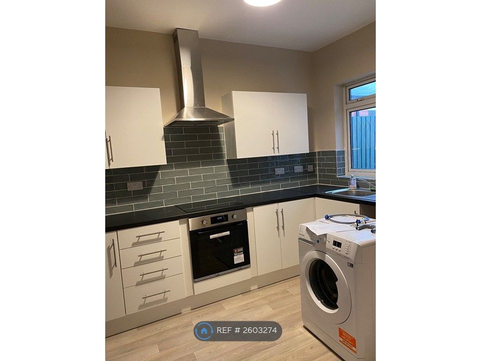 Property photo 1 of 6 Kitchen