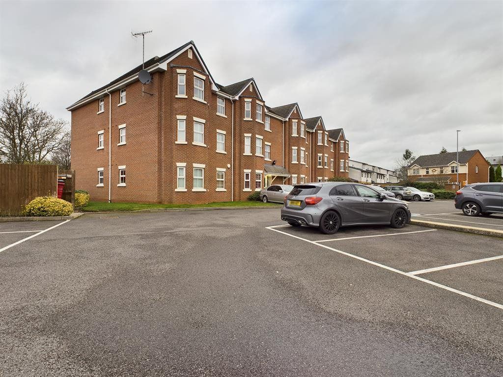 Property photo 2 of 11 Apartment Block