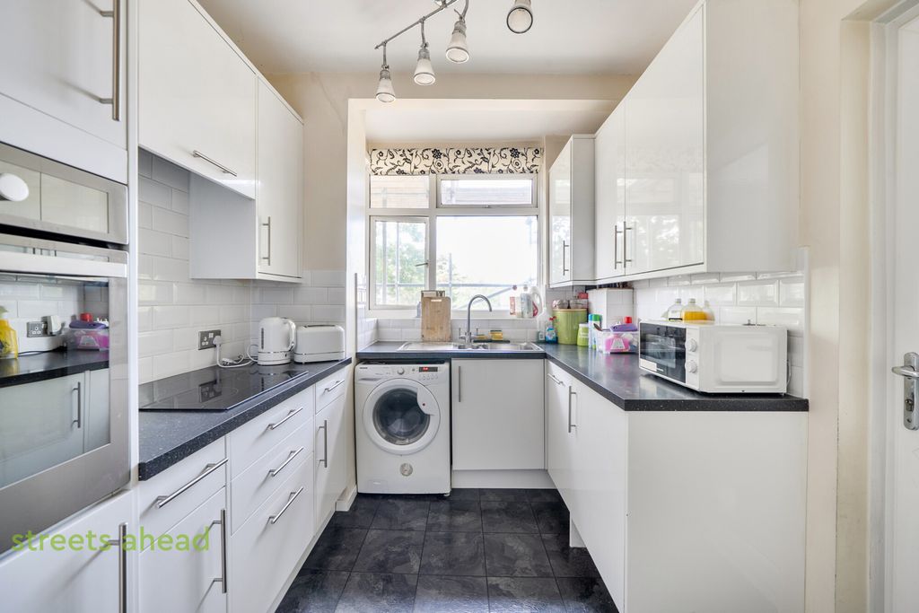 Property photo 3 of 11 Ecaaa249-1F2E-475...
