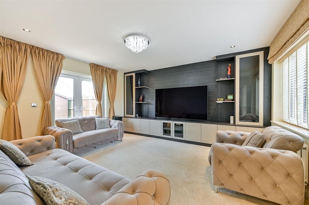 Property photo 2 of 21