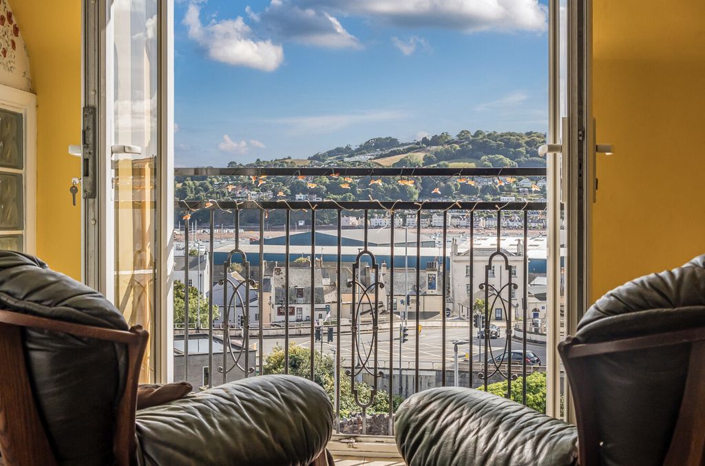 Property photo 2 of 17 2 - 1345353-18-68Af37...