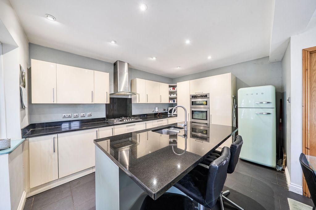 Property photo 2 of 15 1470118-9-6A27ee9...