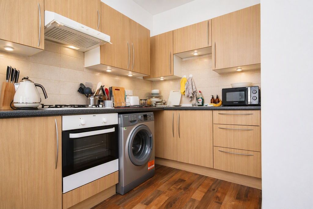 Property photo 1 of 9 Kitchen