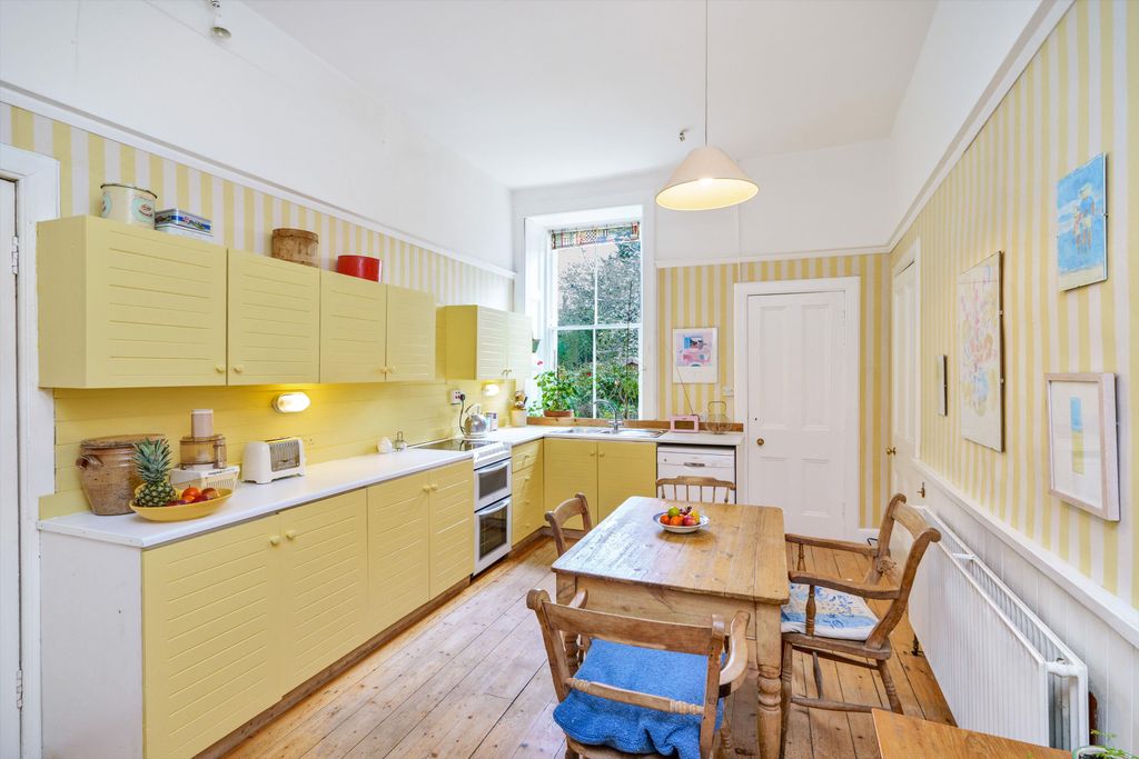 Property photo 3 of 24 Image