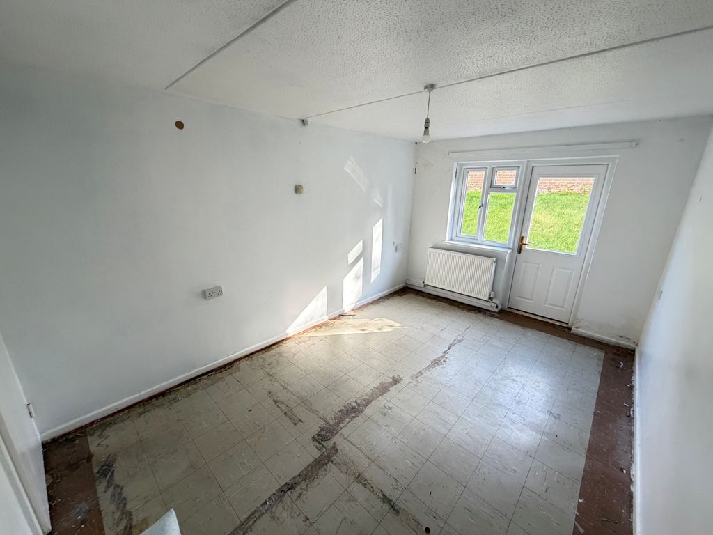 Property photo 2 of 7 8
