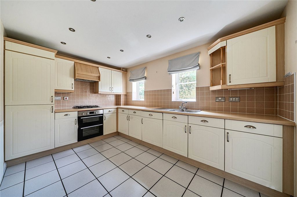 Property photo 3 of 28 Kitchen